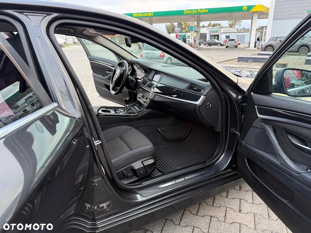 BMW Seria 5 525d - 17