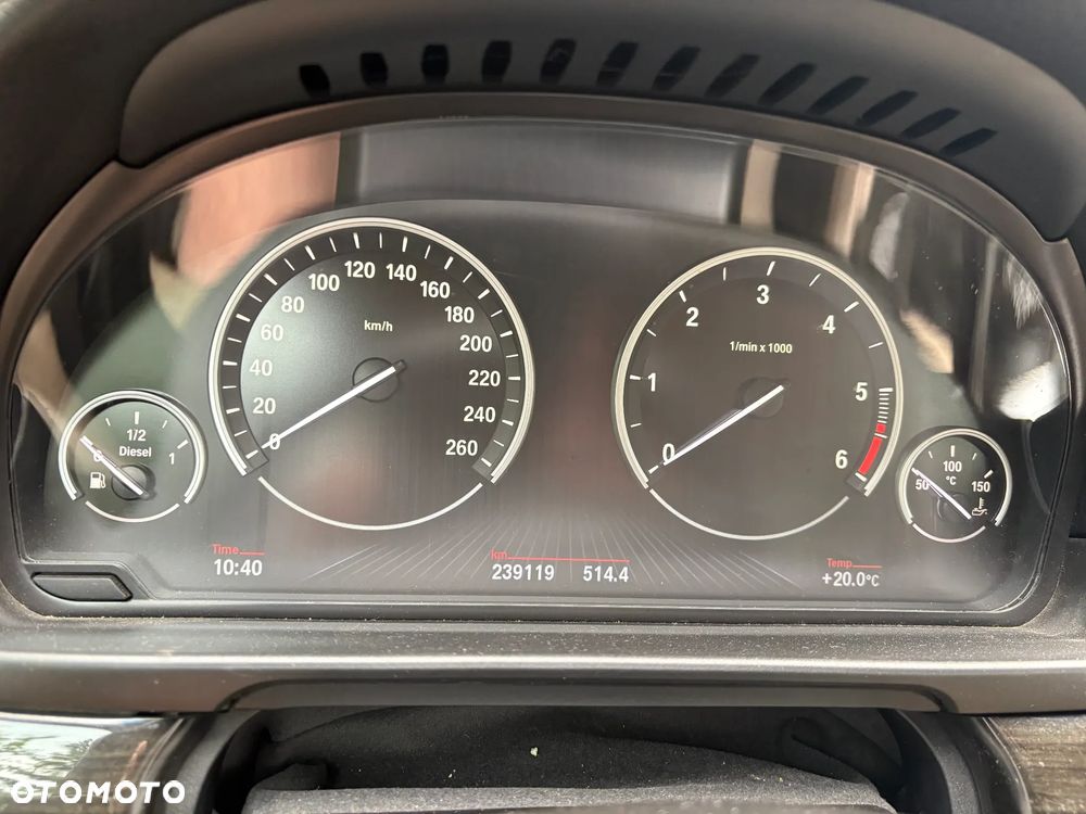 BMW Seria 5 525d xDrive - 12