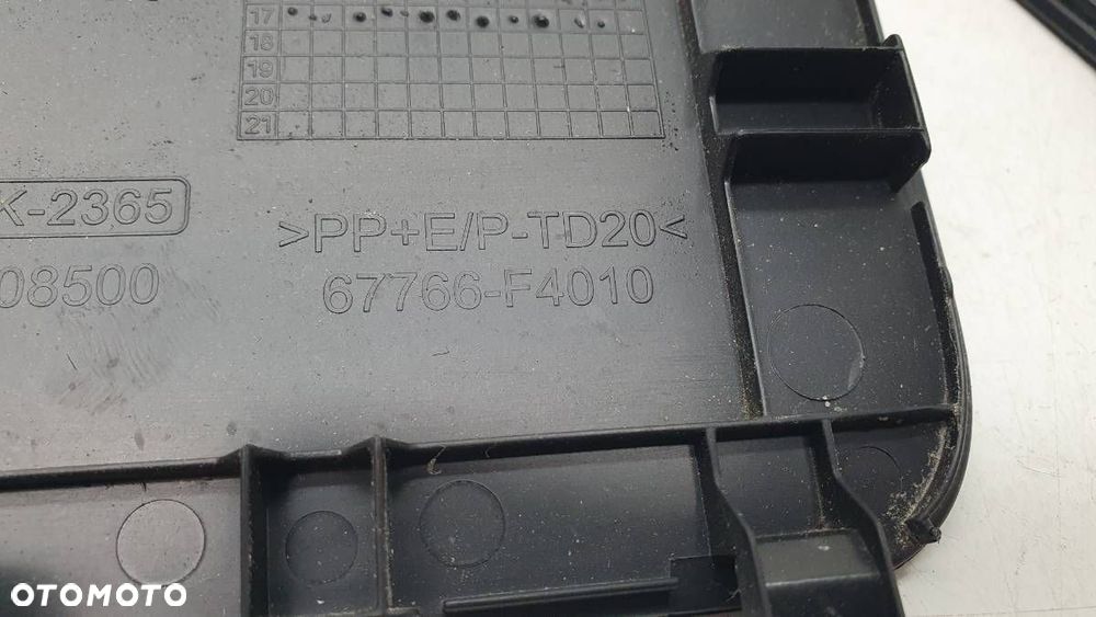 ZAŚLEPKI TAPICERKI BAGAŻNIKA KLAPY TOYOTA C-HR 67765-F4010 67766-F4010 - 6