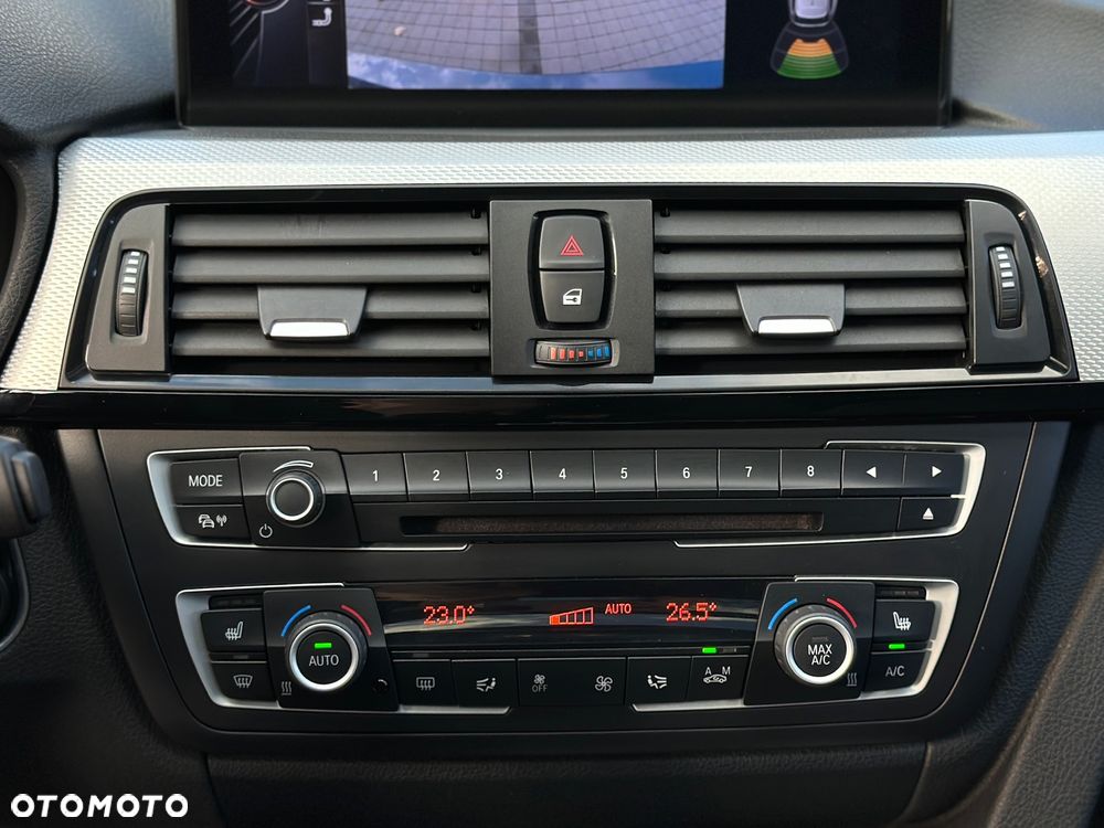 BMW Seria 3 320d Touring Sport-Aut Blue Performance Sport Line - 23