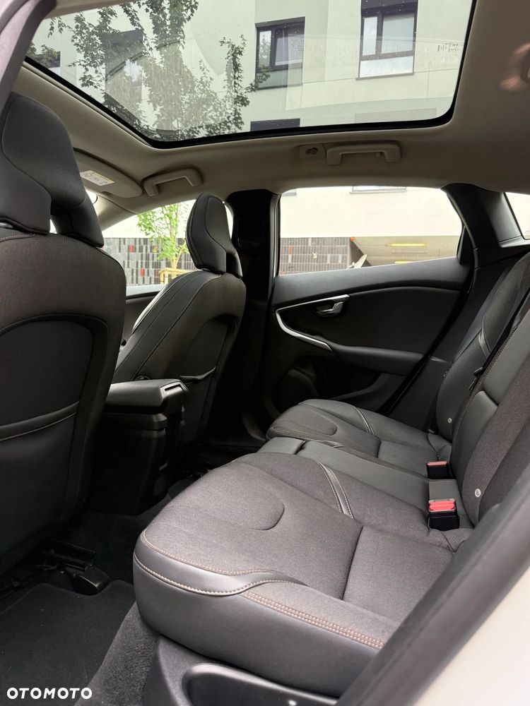 Volvo V40 Cross Country D4 Momentum - 18