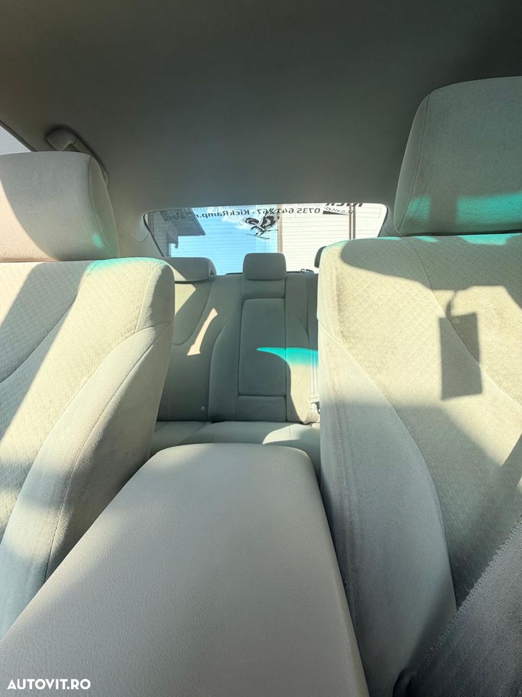 Toyota Camry - 12