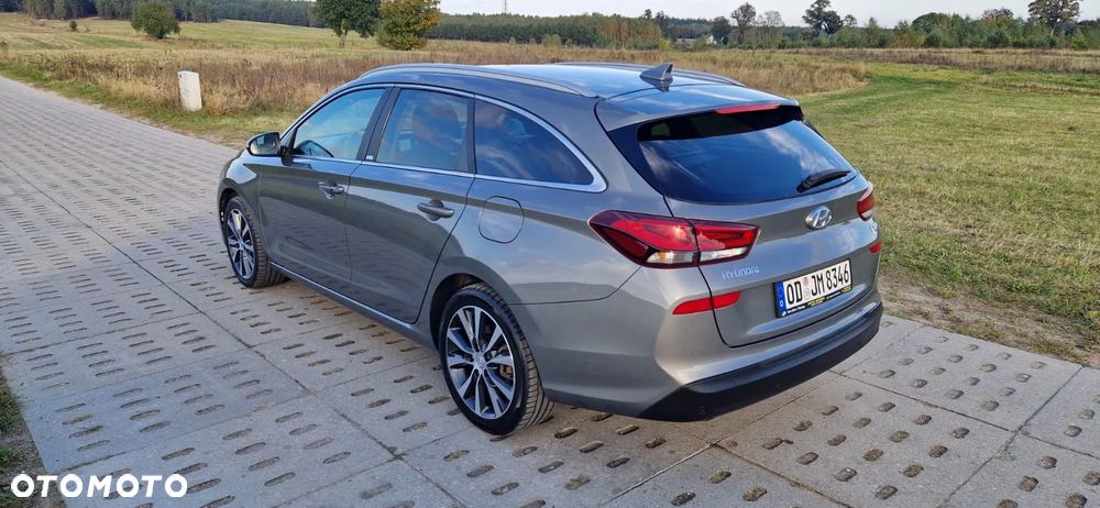 Hyundai i30 1.6 D Premiere Luxury DCT - 17