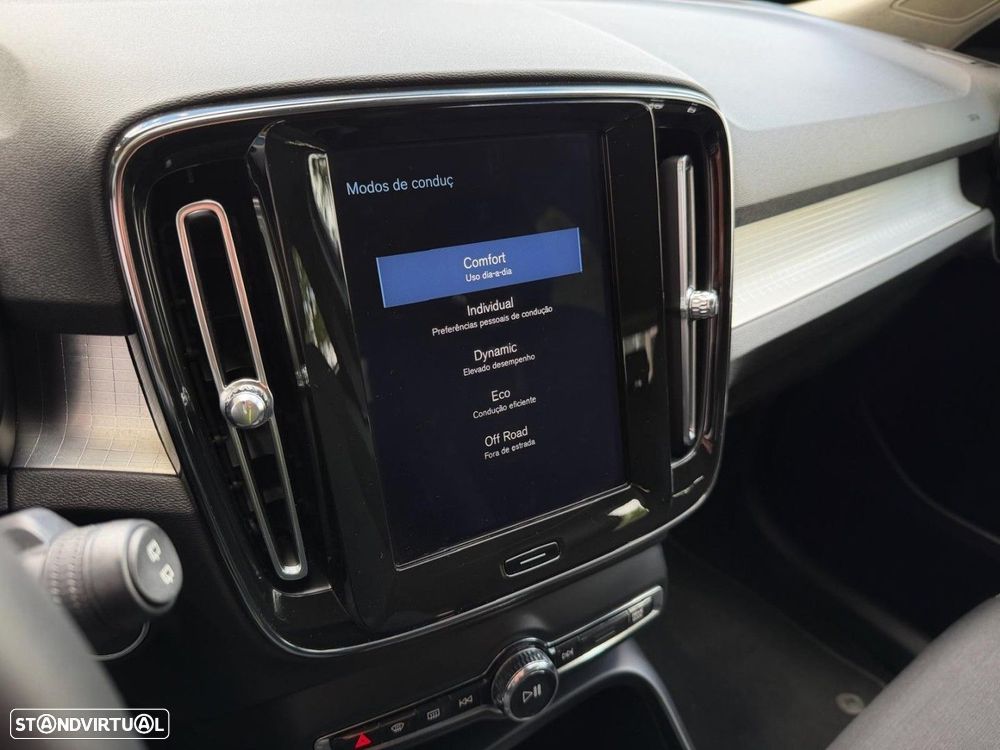 Volvo XC 40 2.0 D3 Momentum Plus - 24