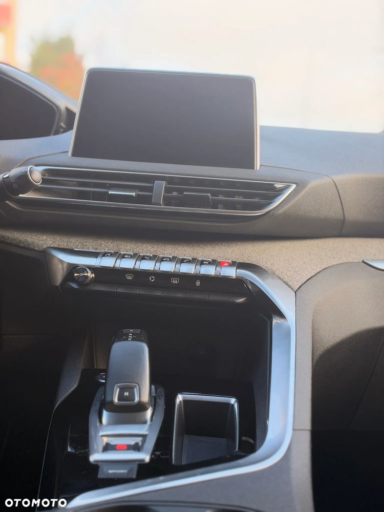 Peugeot 3008 1.2 PureTech GPF Allure S&S EAT8 - 24