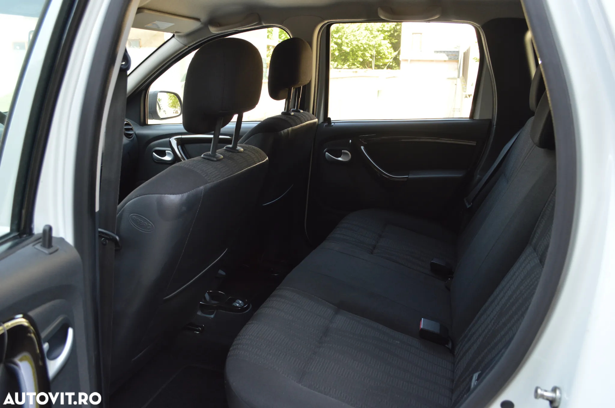 Dacia Duster 1.6 4x2 Laureate - 8