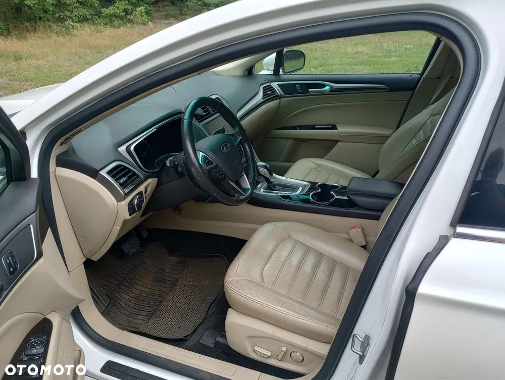 Ford Fusion - 12
