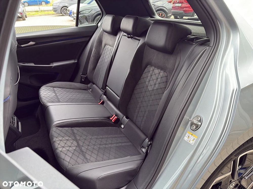 Volkswagen Golf 1.5 eTSI mHEV R-Line Plus DSG - 28