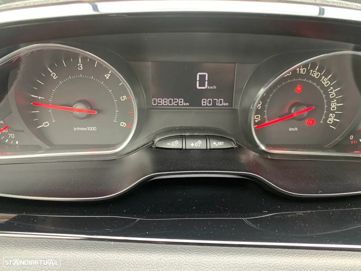 Peugeot 208 1.4 HDi Active - 9