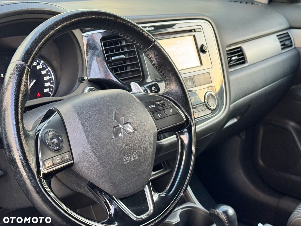 Mitsubishi Outlander 2.2 DI-D Intense + SDA 4WD - 27