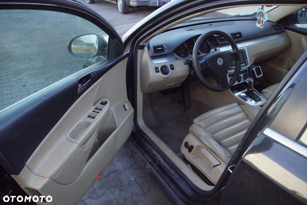 Auto na części - Volkswagen Passat B6 2.0 TDI 170 KM BMR KDA LC9X 2007R Silnik Skrzynia Drzwi Maska Błotnik Klapa Zderzak Lampa Klamka Szyba Lusterko Deska Kokpit Sterownik Moduł Czujnik Licznik Wyświetlacz Panel Kierownica - 9