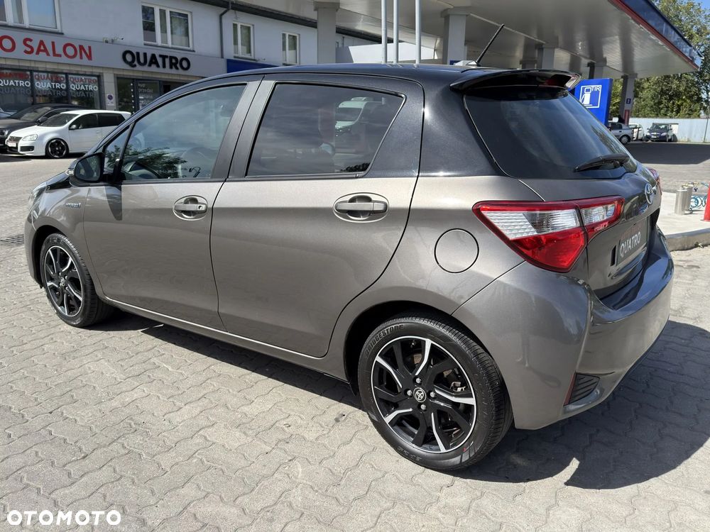 Toyota Yaris Hybrid 100 Selection Platinum - 5
