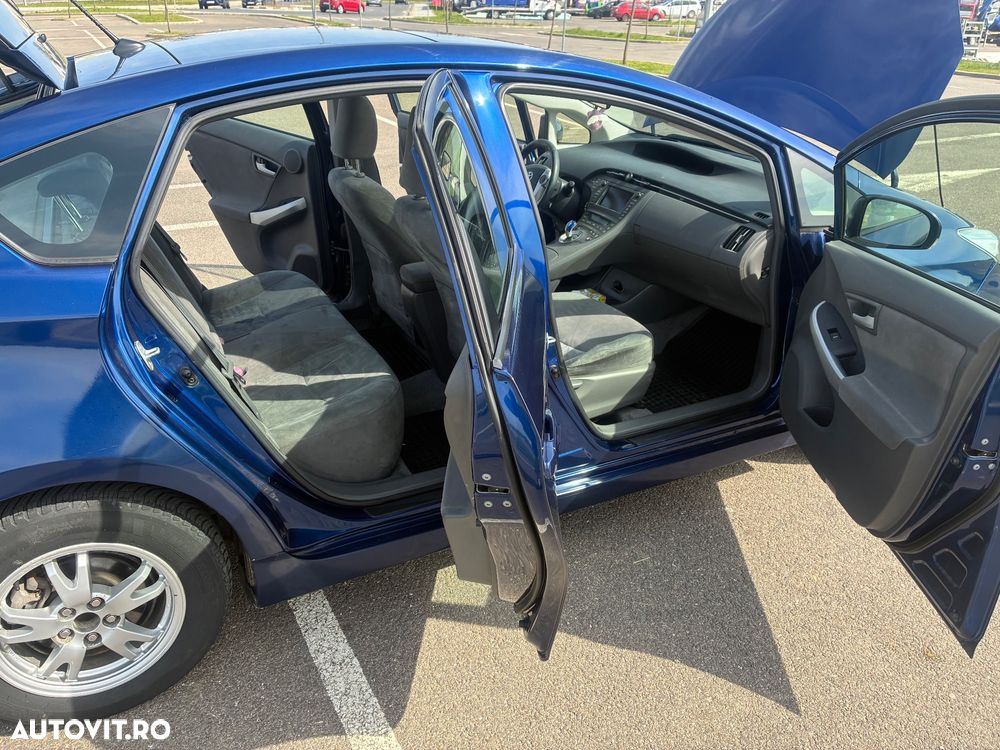 Toyota Prius (Hybrid) Sol Plus - 5