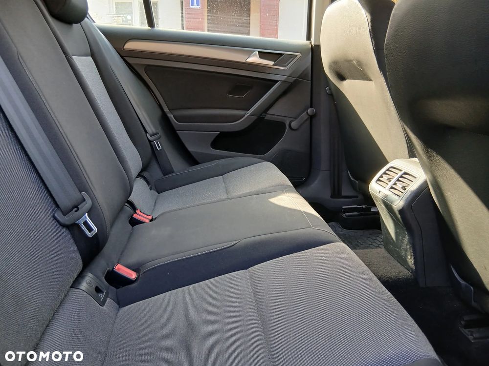 Volkswagen Golf - 17