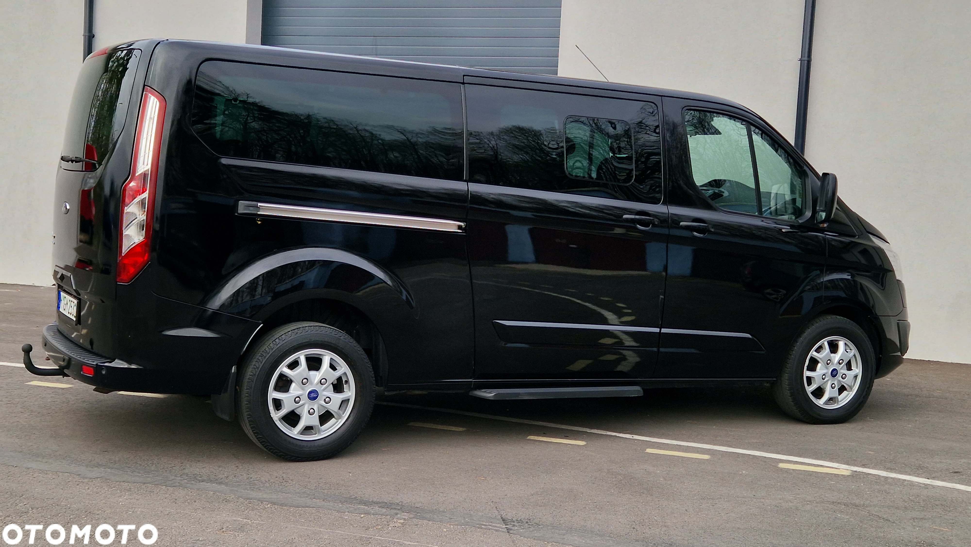Ford Tourneo Custom 2.0 EcoBlue L2 Shuttle Bus Titanium - 13