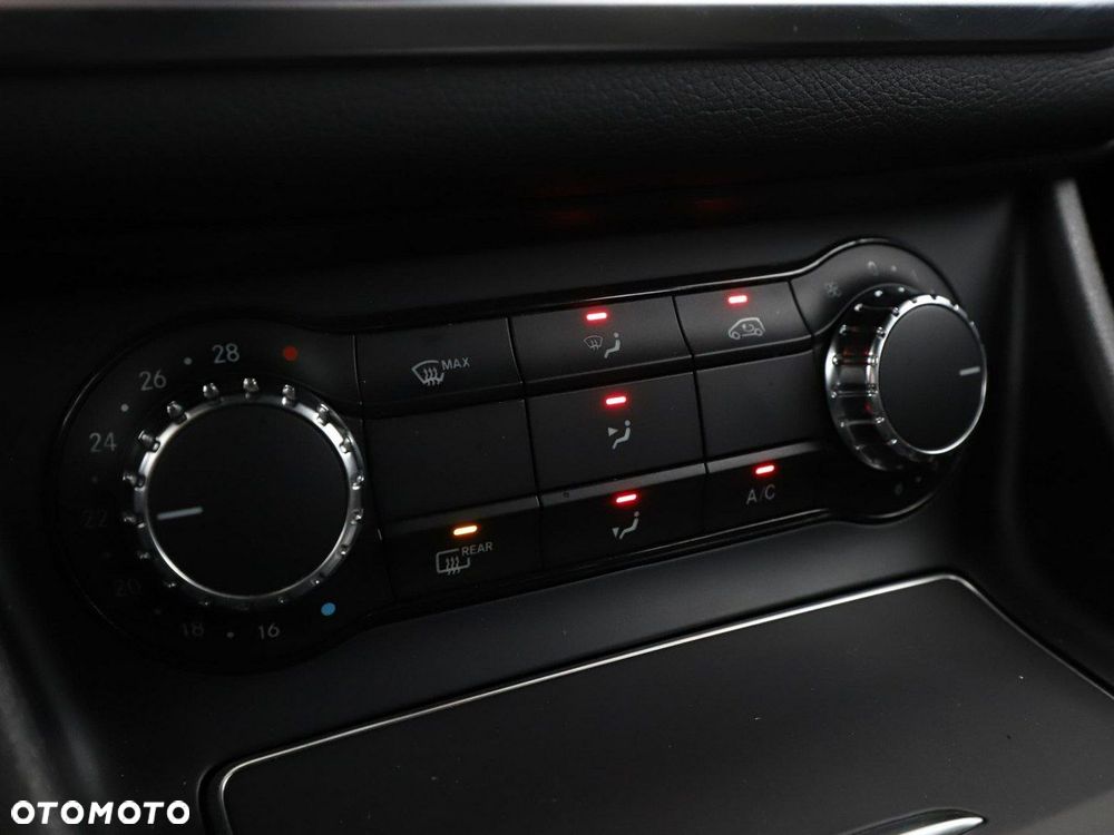 Mercedes-Benz Klasa A 180 (BlueEFFICIENCY) 7G-DCT AMG Sport - 28