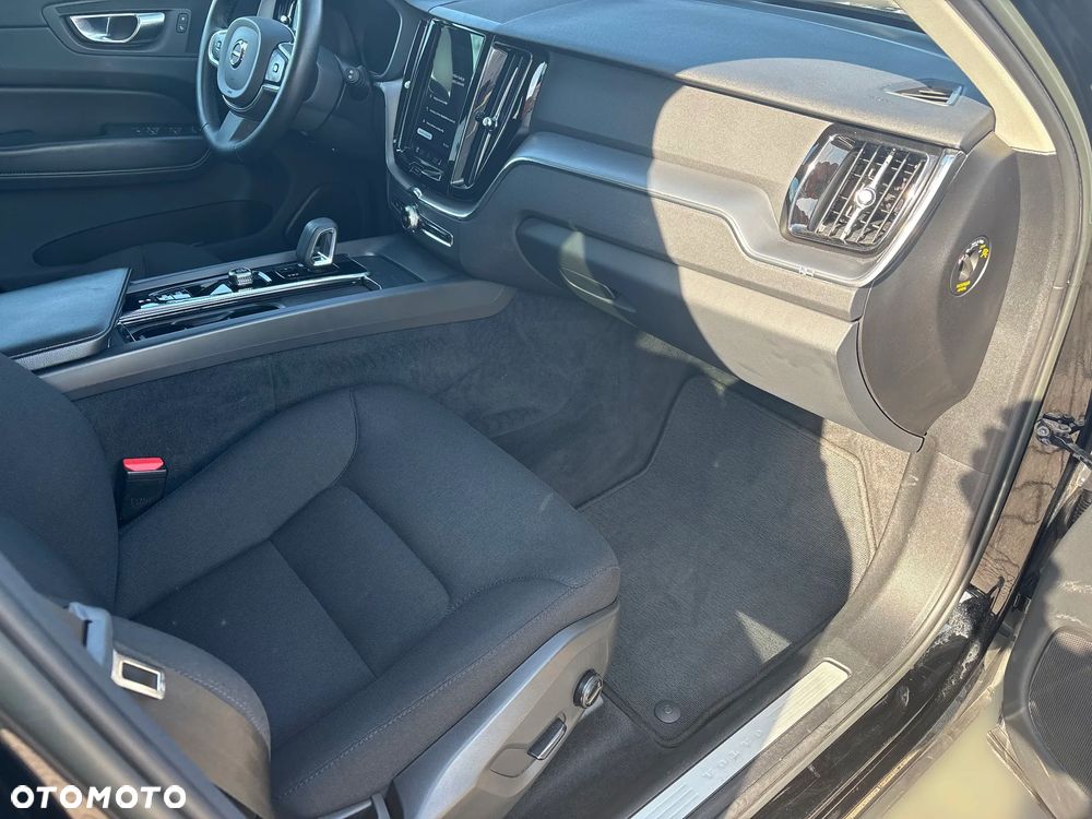 Volvo XC 60 B4 D AWD Momentum Pro - 17