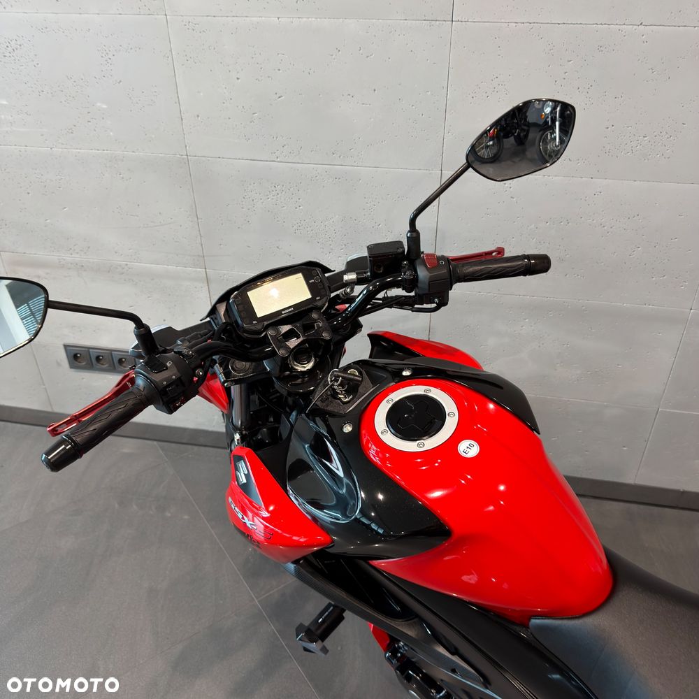 Suzuki GSX - 12