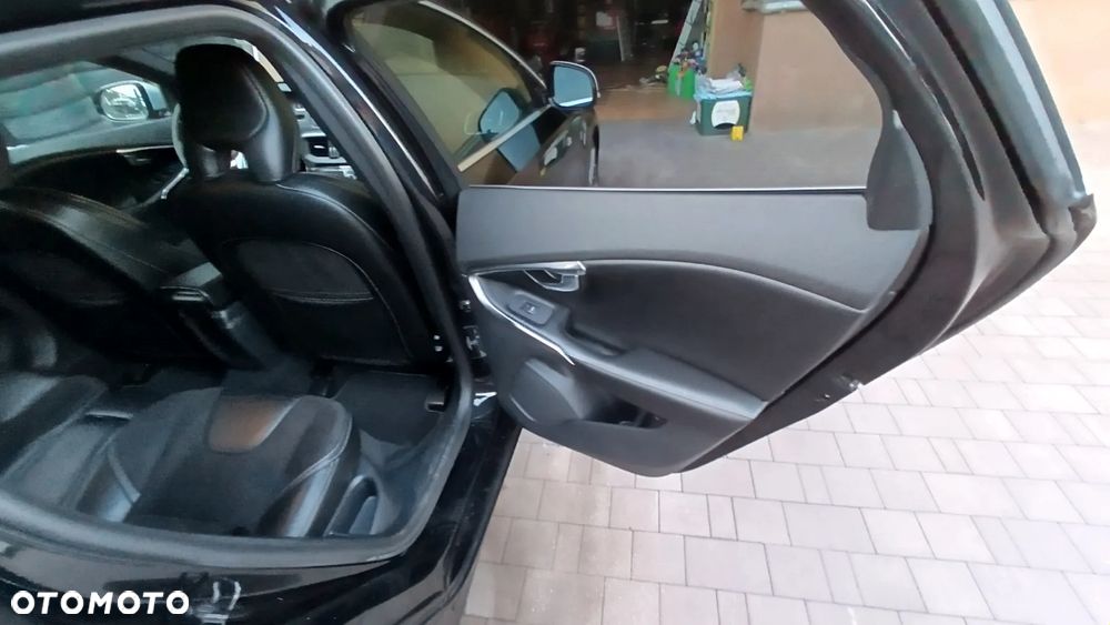 Volvo V40 D2 R-Design - 15