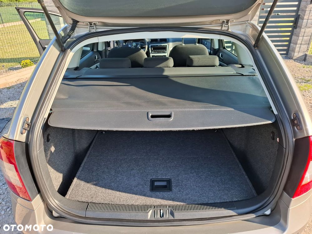 Skoda Octavia 1.6 Combi Style - 13