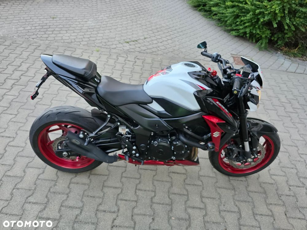 Suzuki GSX - 19