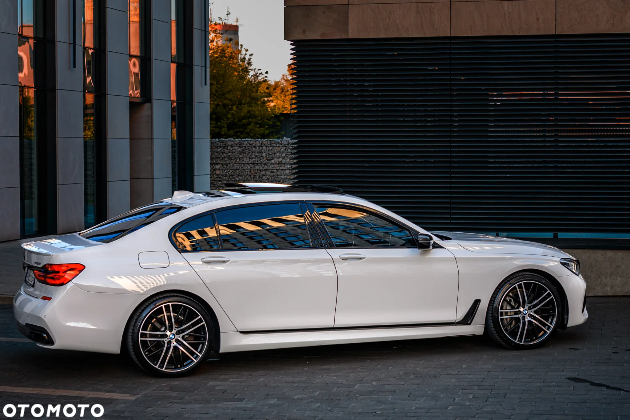 BMW Seria 7 750Li xDrive - 9