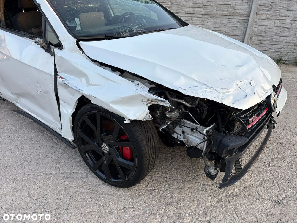 Volkswagen Golf GTI (BlueMotion Technology) DSG - 24