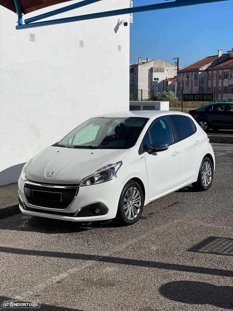 Peugeot 208 1.6 BlueHDi Style - 1