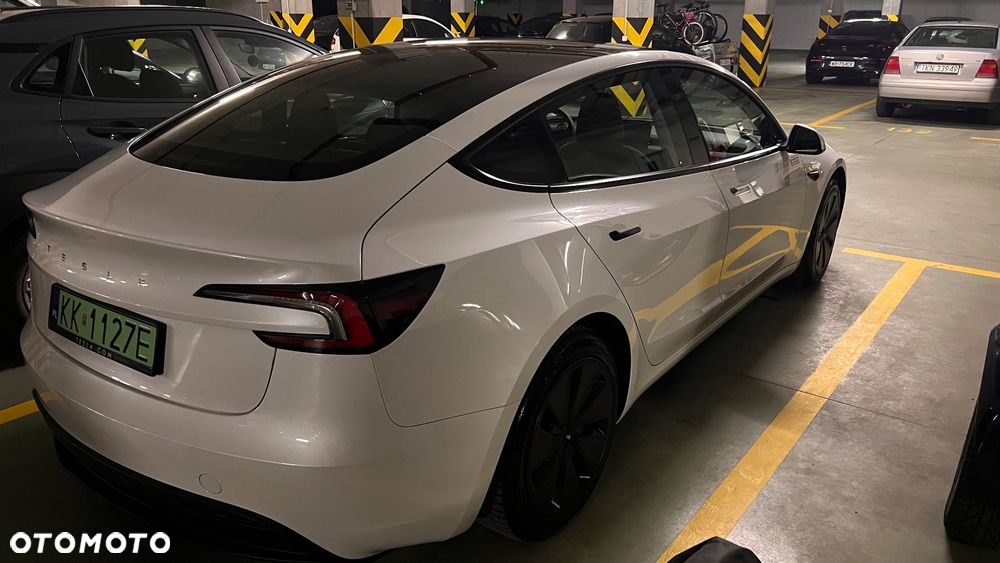 Tesla Model 3 - 8