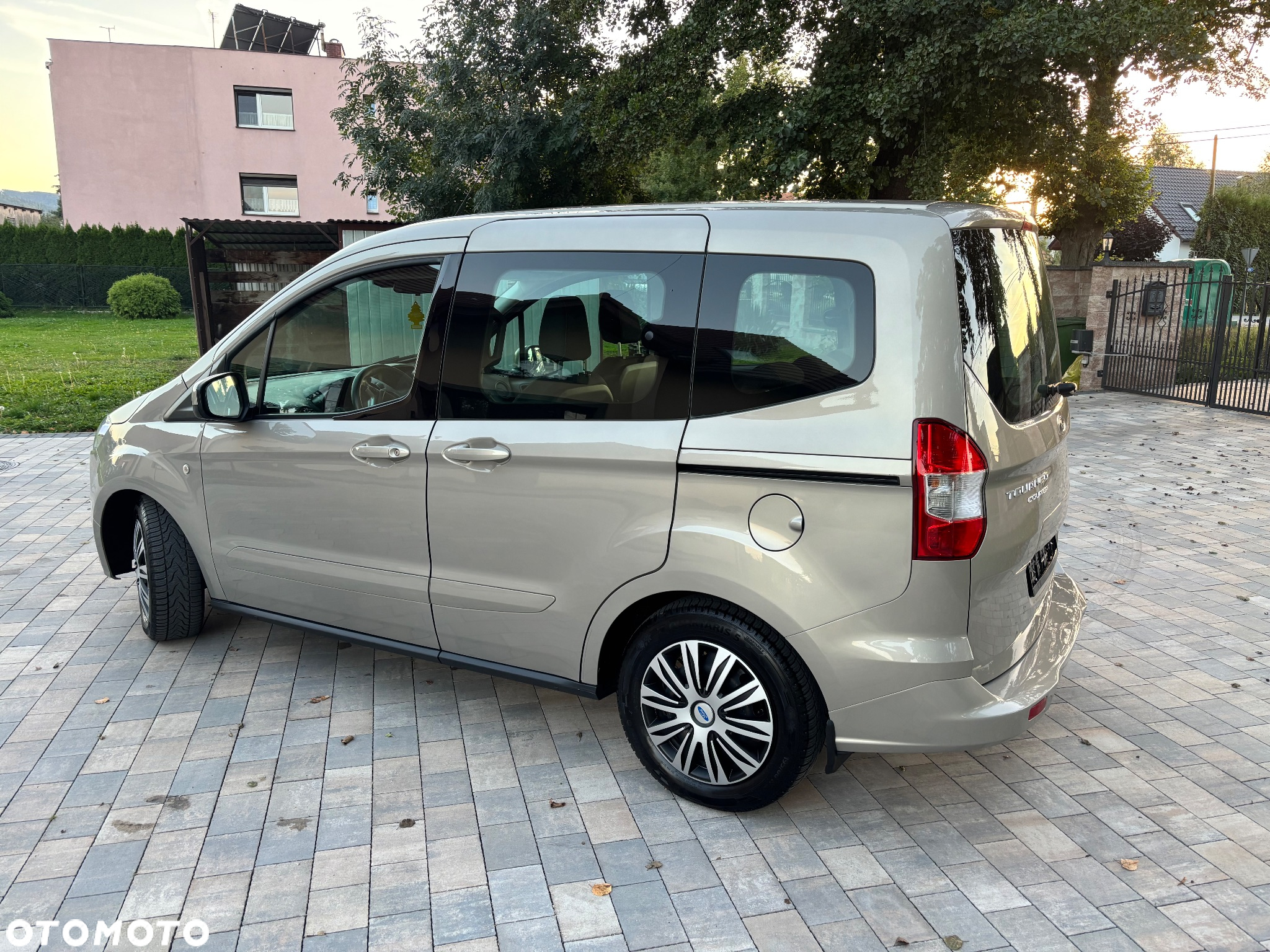 Ford Tourneo Courier 1.0 EcoBoost Titanium - 4