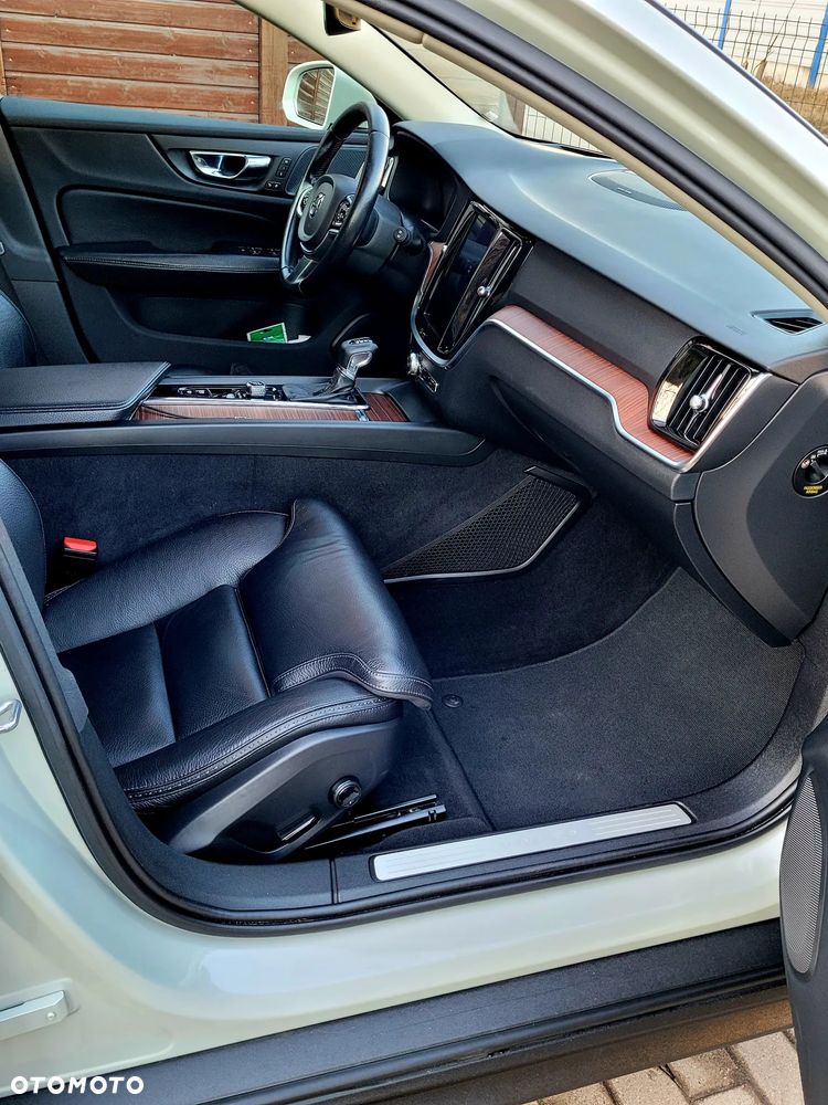 Volvo V60 Cross Country D4 AWD - 25