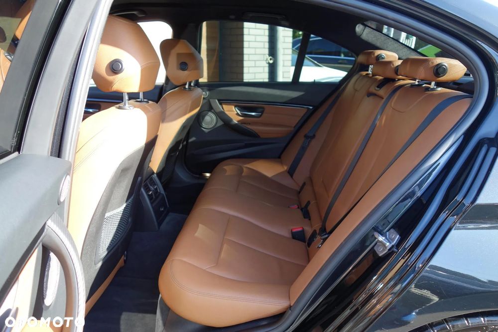 BMW Seria 3 330d xDrive M Sport EU6 - 34