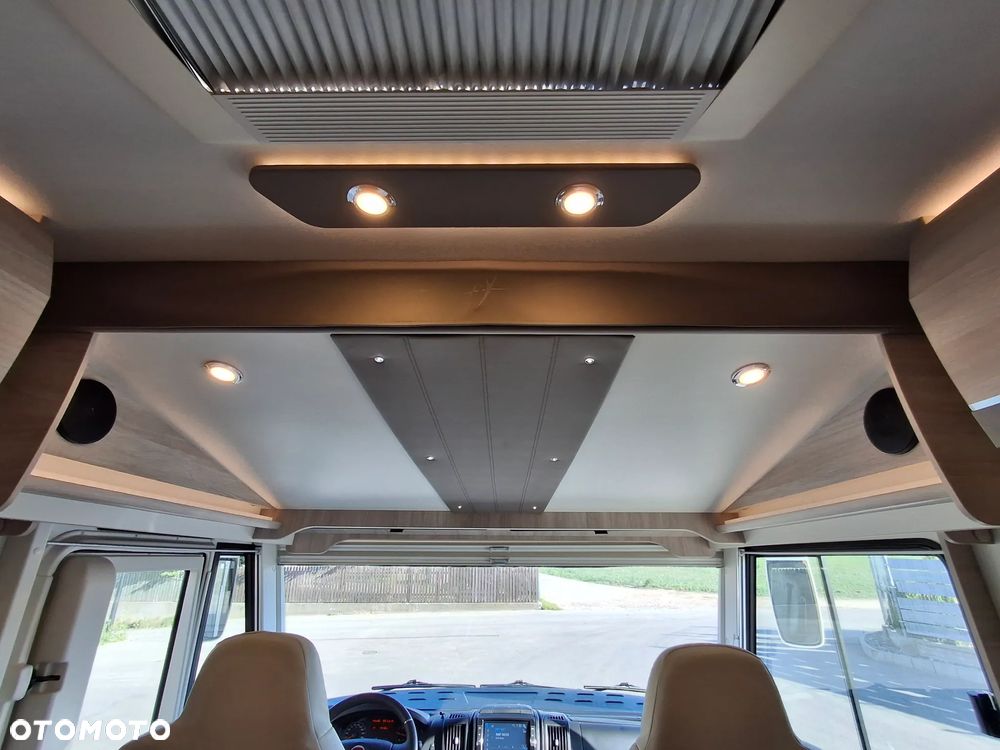 Rapido 8096dF S80 Ultimate Line Kamper 5 Osób Wersja Zimowa Podwójna Podłoga Klasa Premium Bogaty Oświetlenie Ambiente Euro 6 Felgi Aluminiowe - 11