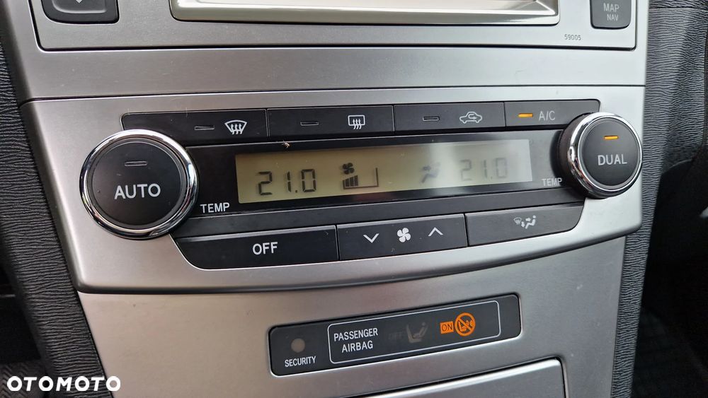 Toyota Avensis 2.0 D-4D Premium - 22