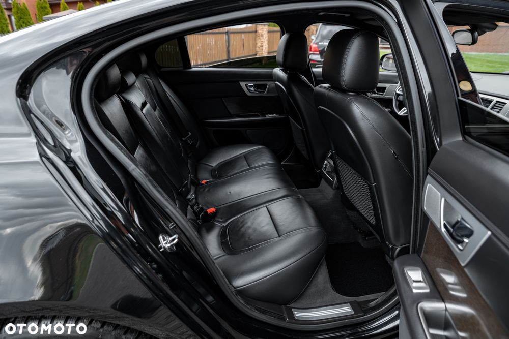 Jaguar XF 2.0 T Prestige - 22