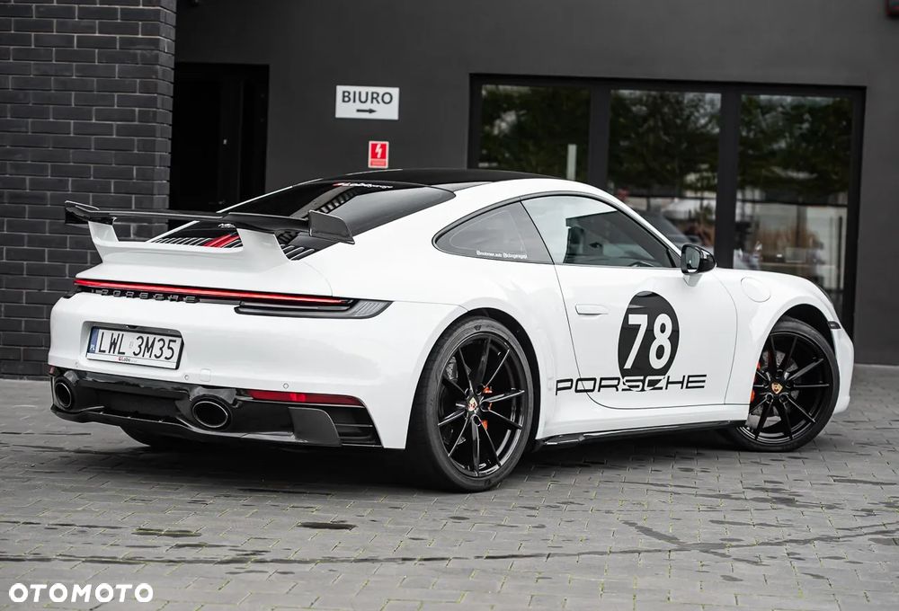 Porsche 911 Carrera - 13