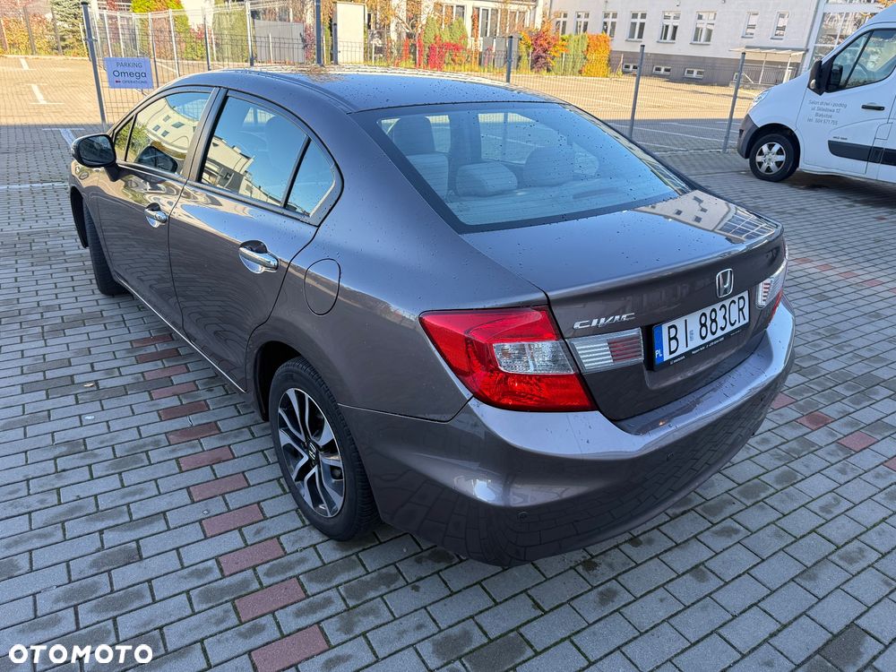 Honda Civic 1.8 i-VTEC Automatik Comfort 40 Jahre Edition - 5
