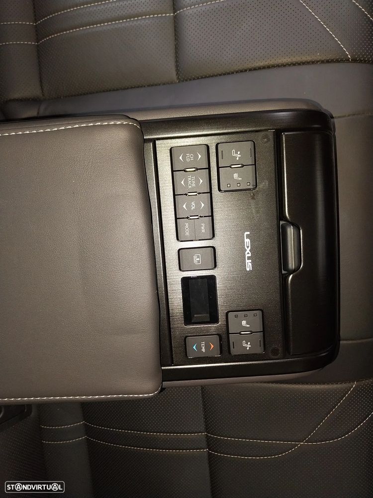 Lexus ES 300h Executive+ - 27