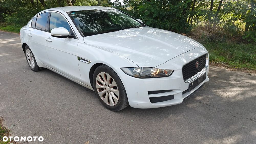 Jaguar XE - 1