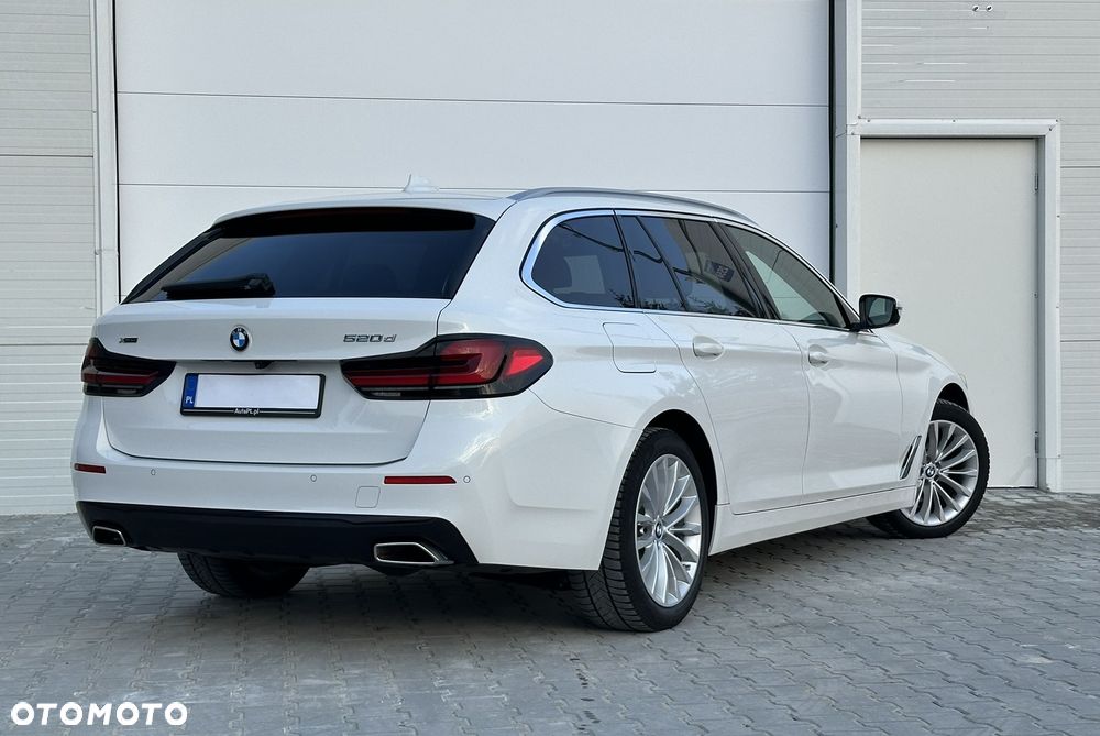 BMW Seria 5 520d xDrive - 4