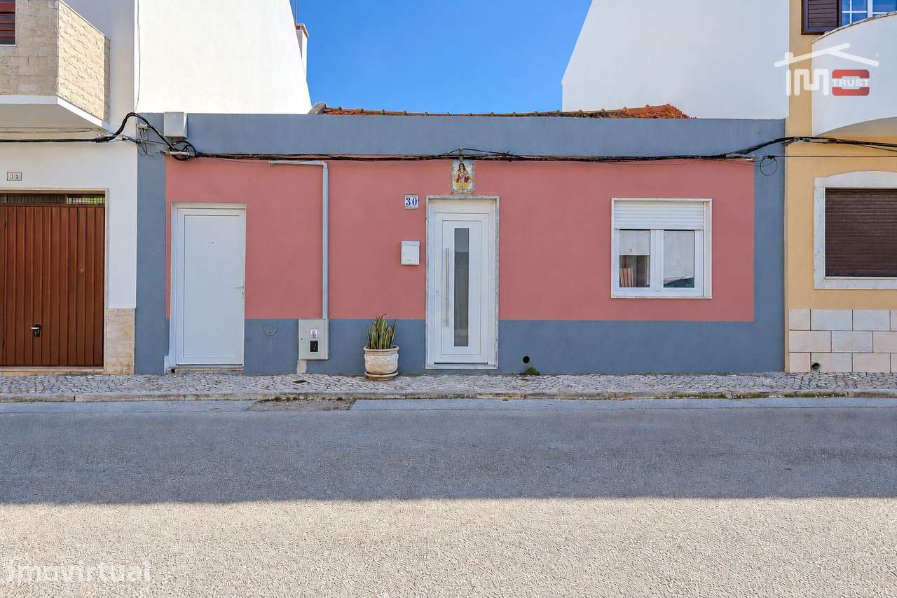 Fantástica Moradia T2 com Terraço e Quintal - Samouco