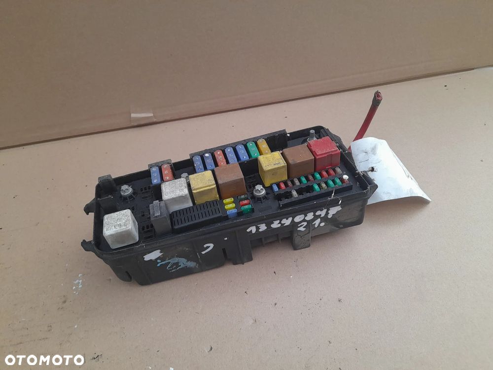 VECTRA C SKRZYNKA BEZPIECZNIKÓW 13240247 - 1