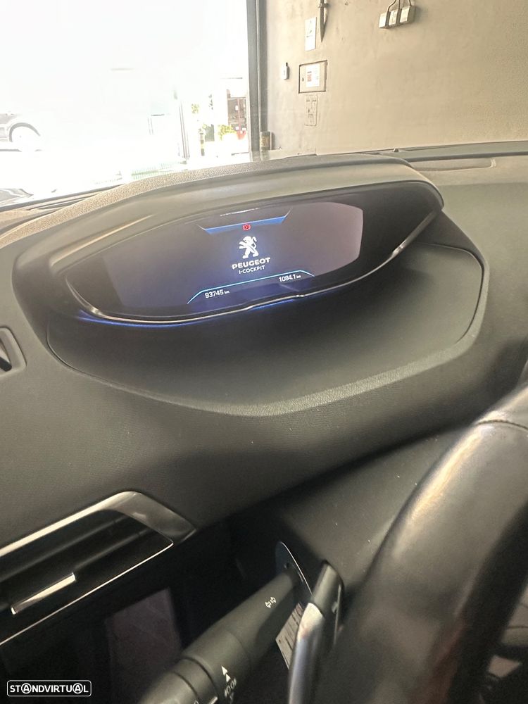 Peugeot 5008 1.5 BlueHDi Allure Pack EAT8 - 17