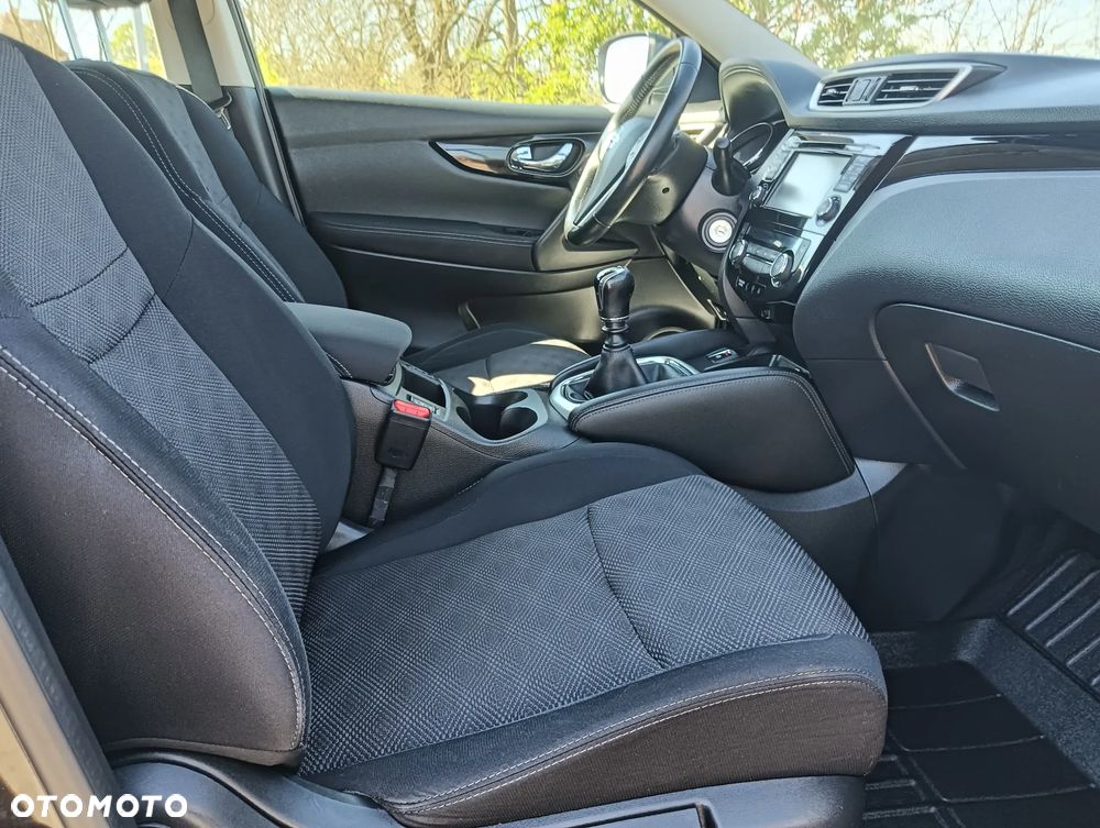 Nissan Qashqai 1.2 DIG-T N-Vision - 27
