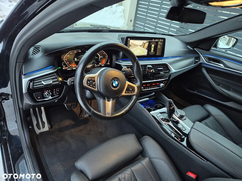 BMW Seria 5 520d M Sport - 8