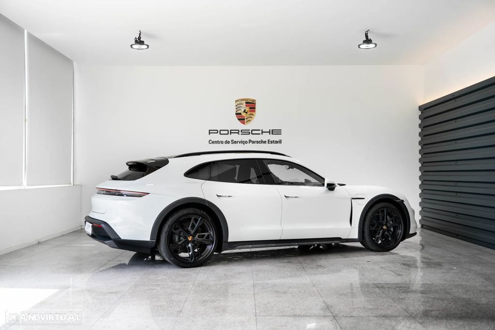 Porsche Taycan Cross Turismo 4 - 7