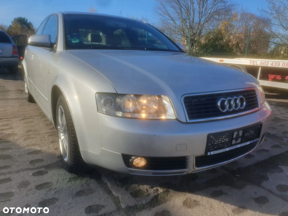 Audi A4 Limousine - 1