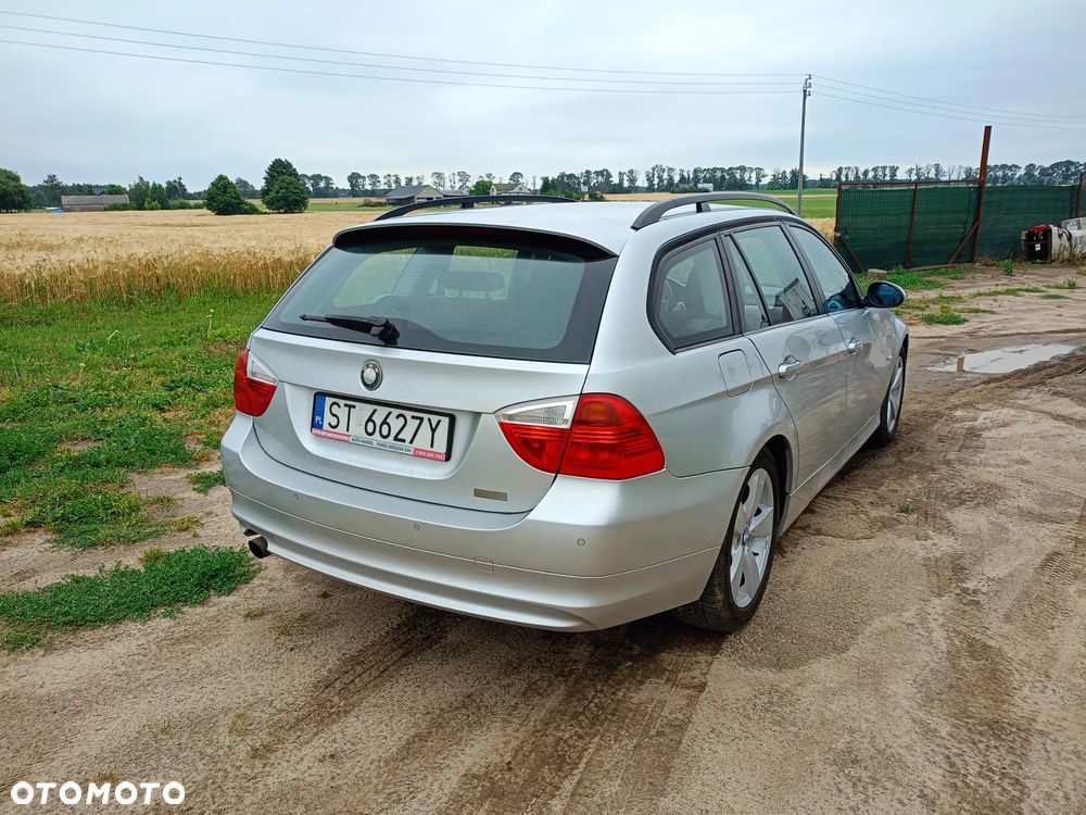 BMW Seria 3 318i - 4