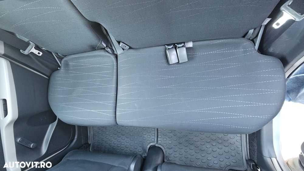 Toyota Yaris 1.3 Aut Luna - 16