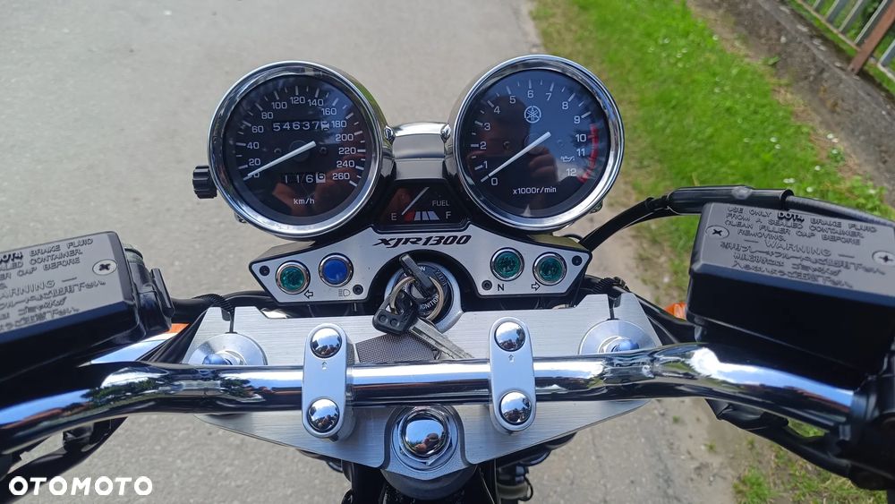 Yamaha XJR - 8